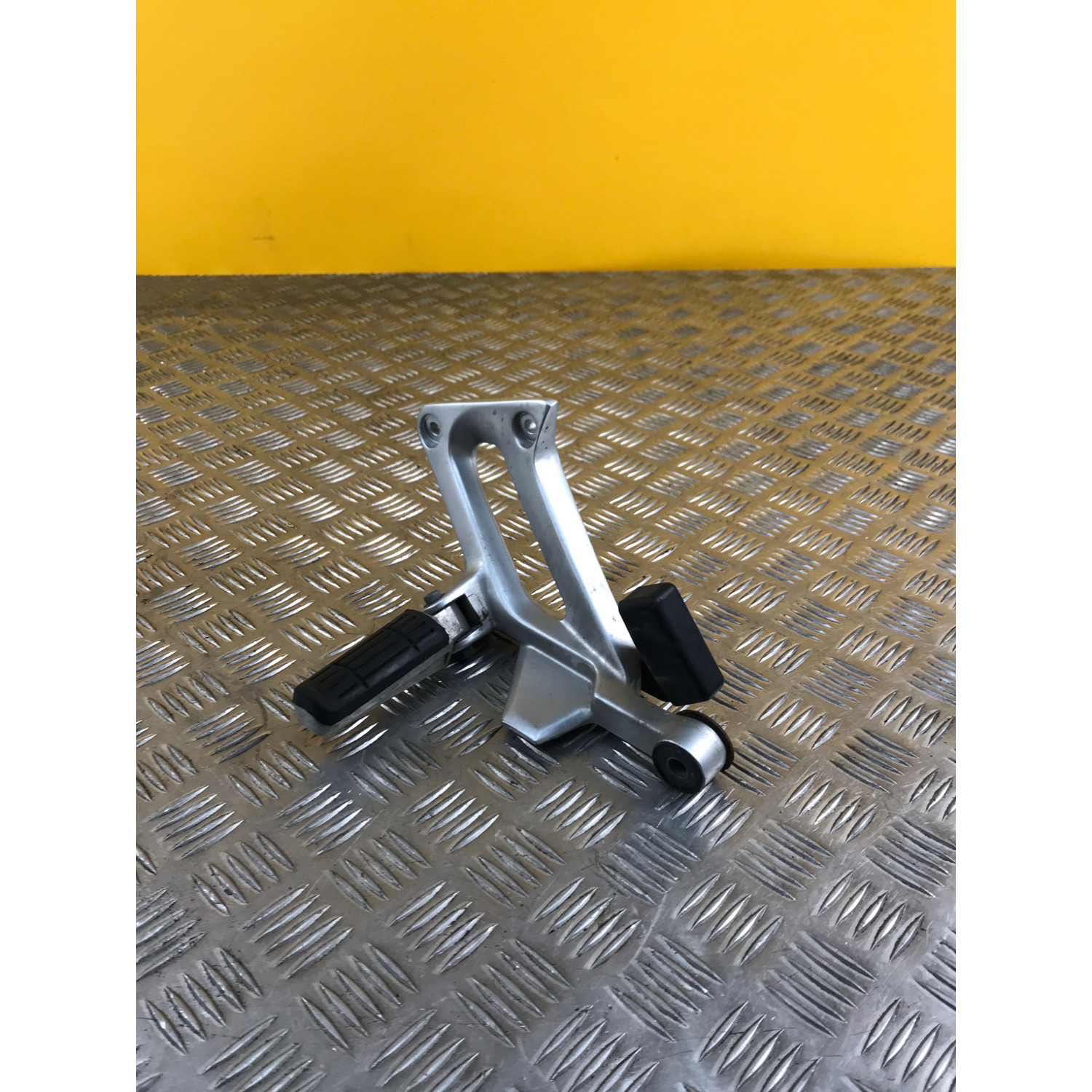 Platine repose pieds arrière gauche pour YAMAHA FJR 1300 2004