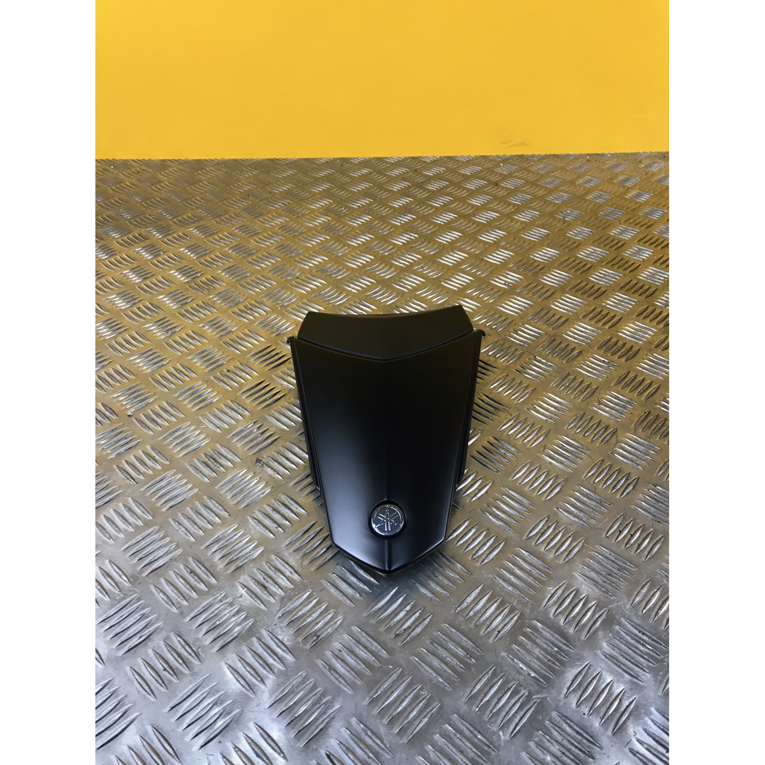 Capot de selle pour YAMAHA R 1 BEB-247F0-A0