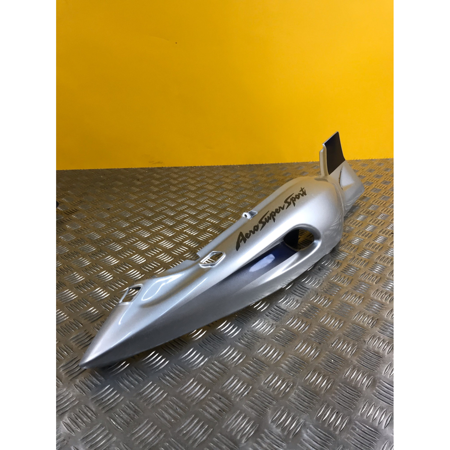 Demi coque arrière droite pour YAMAHA YZF R 600 R THUNDERCAT 4TV-21721-00