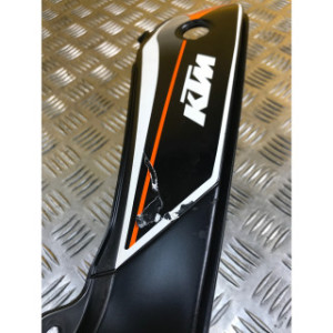 Cache latéral arrière sous selle gauche pour KTM DUKE 390 2016