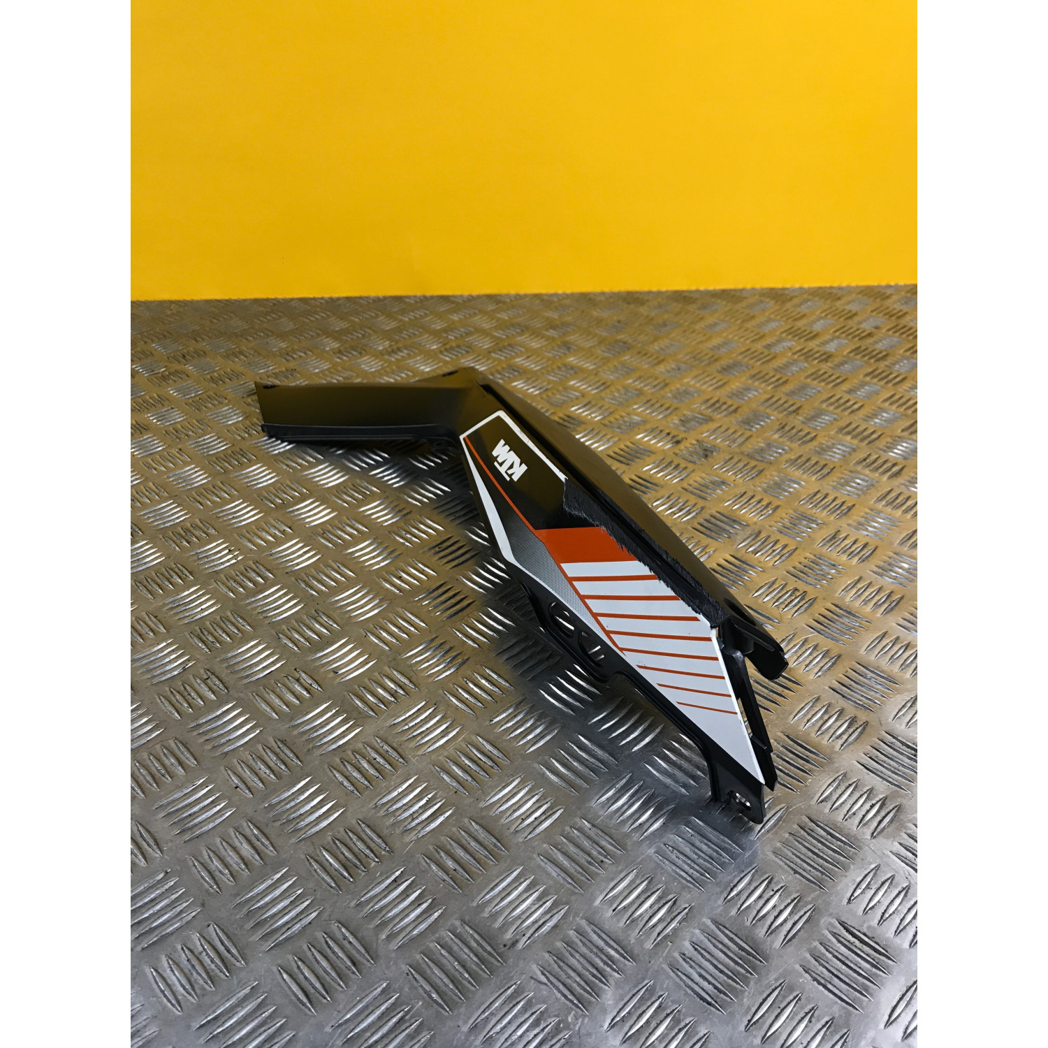 Cache latéral arrière sous selle droit pour KTM DUKE 390 2016