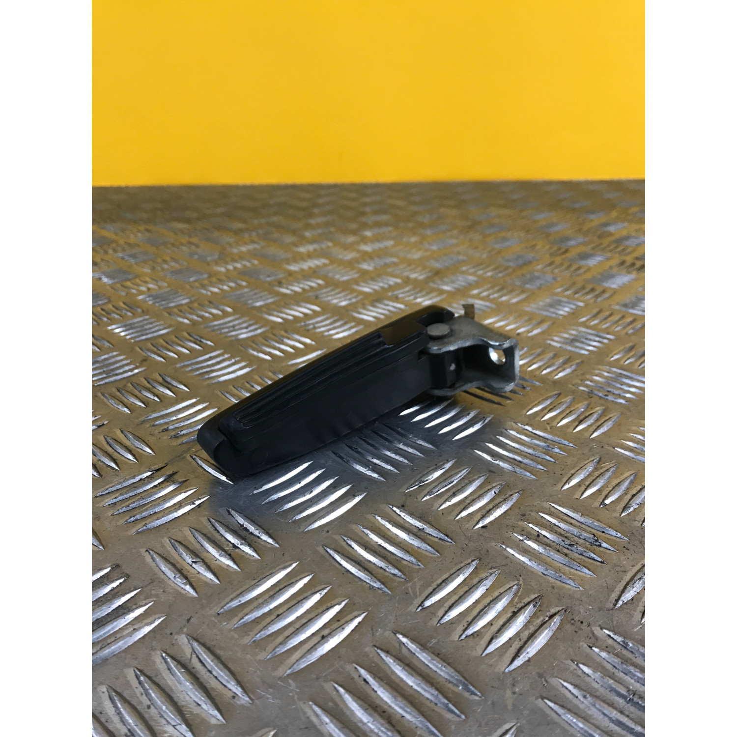 Repose pied gauche pour PIAGGIO FLY 125 2016