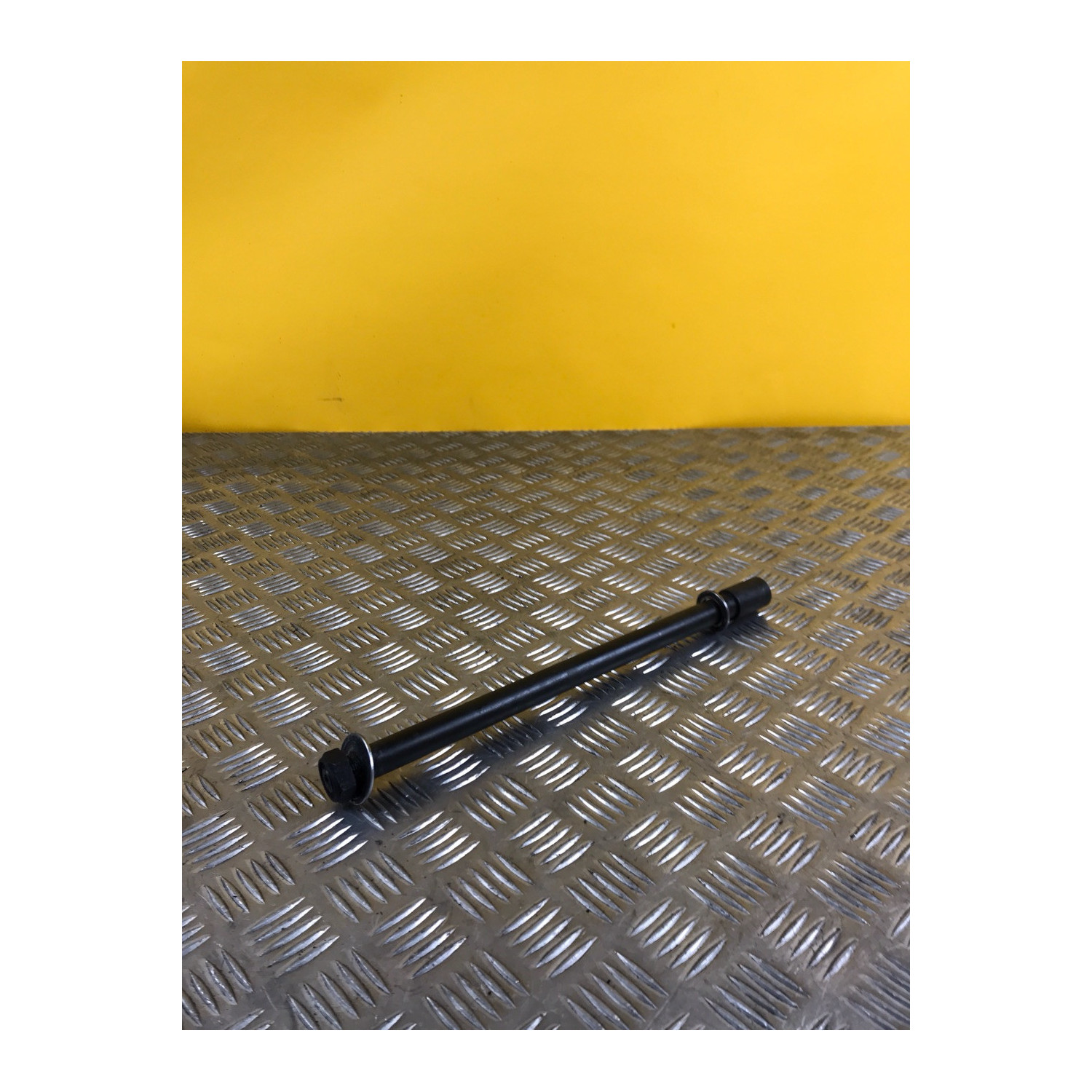 Axe de roue arrière pour YAMAHA FJR 1300 2004