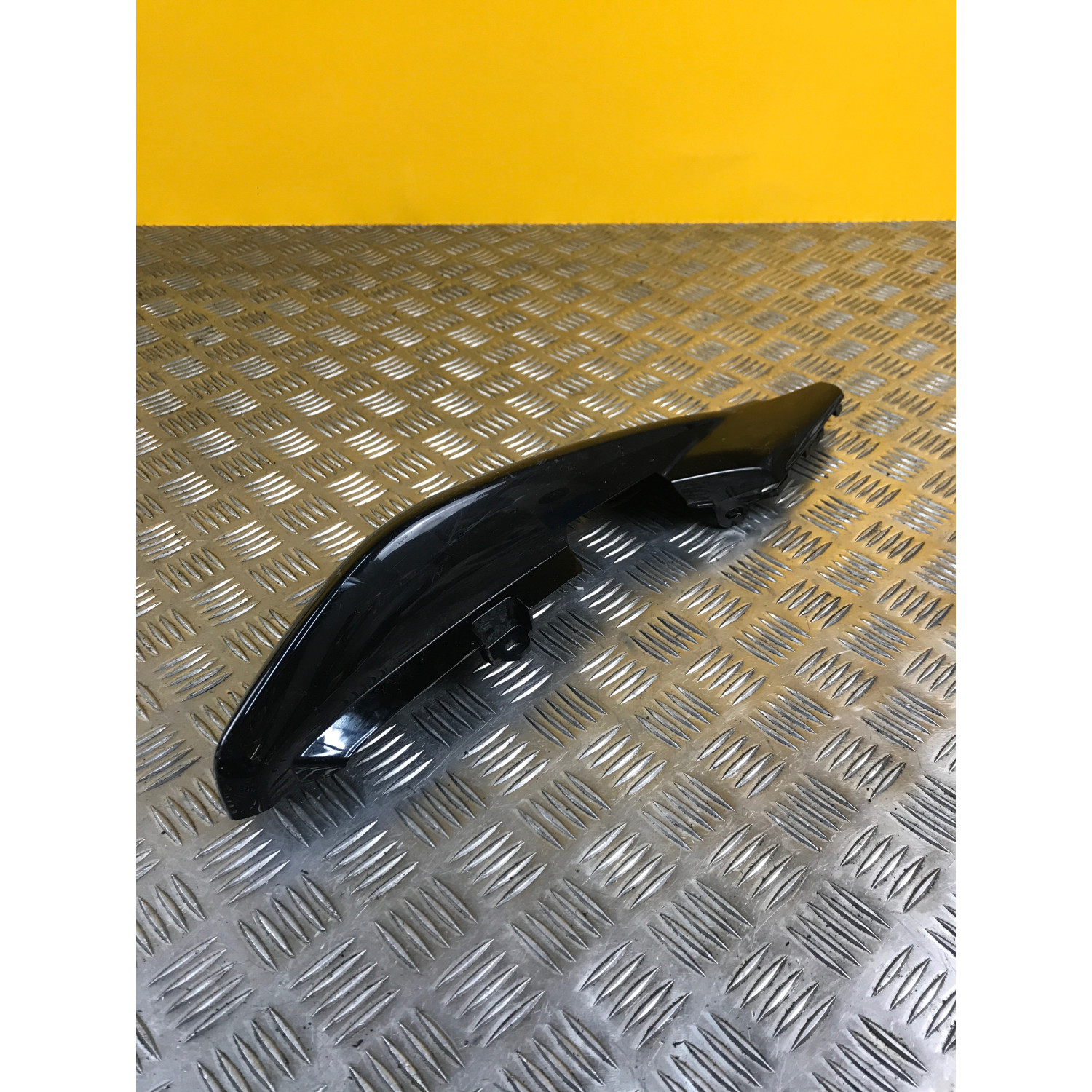 Demi coque arrière gauche pour YAMAHA YBR 125 2014