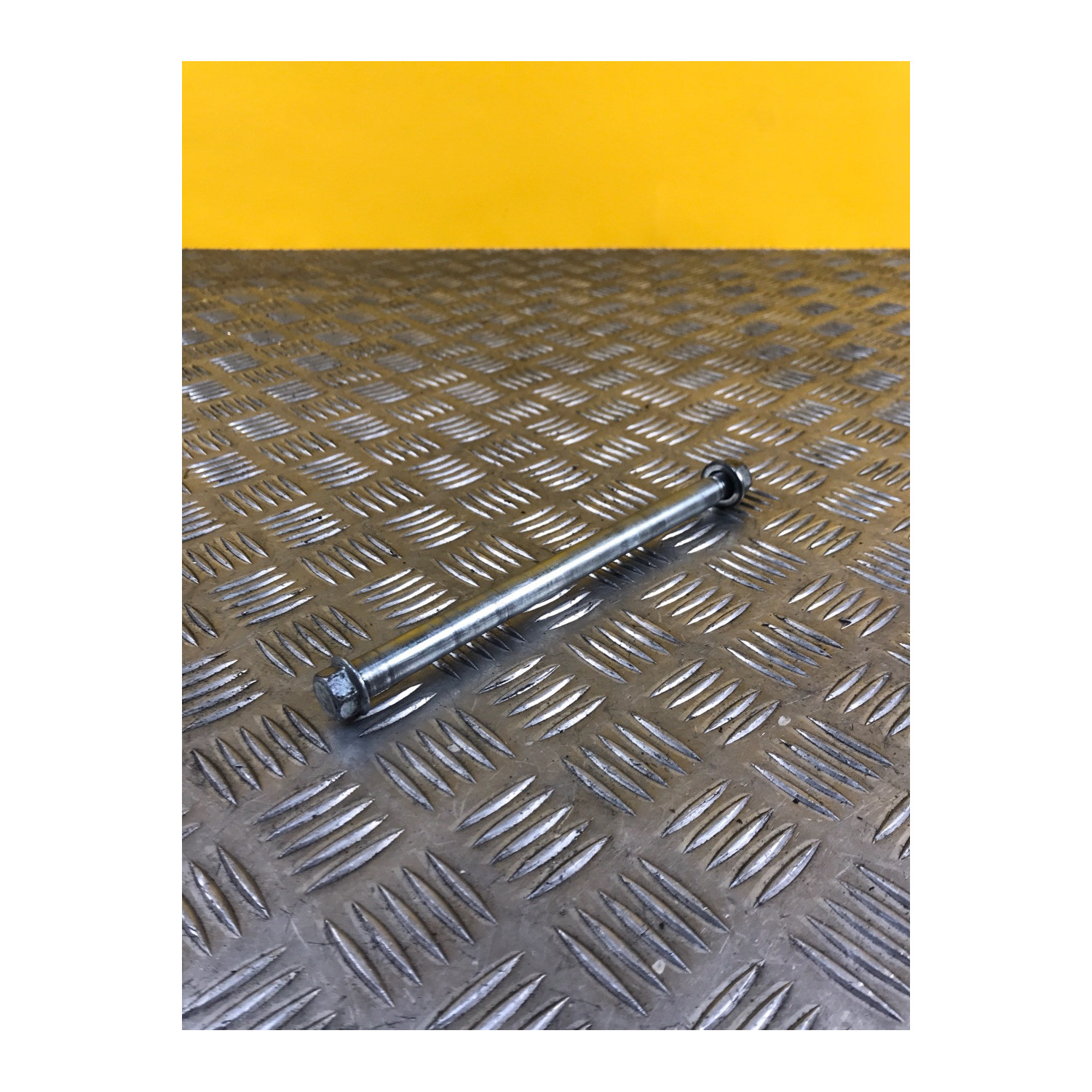 Axe de roue arrière pour YAMAHA YBR 125 2014