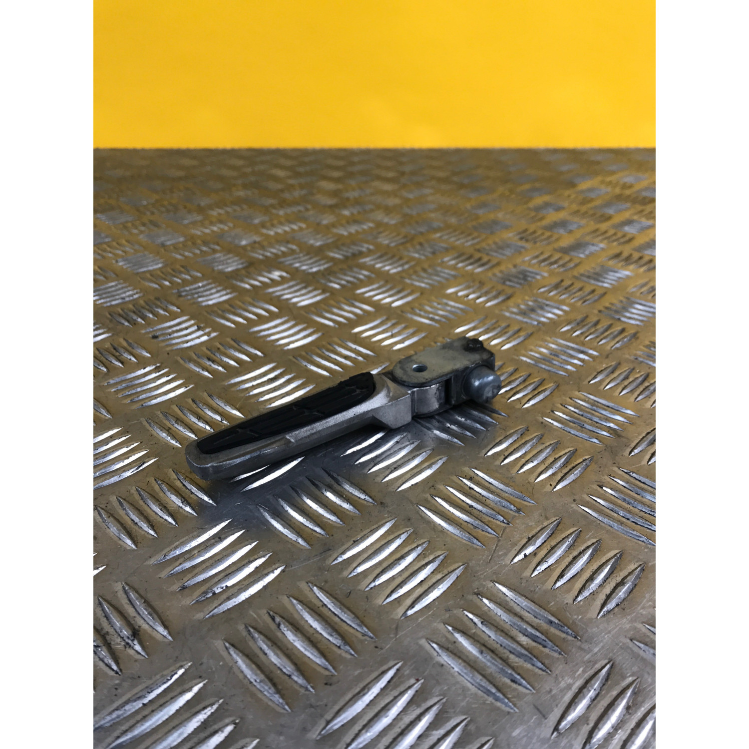 Repose pied gauche pour KYMCO DINK 2008