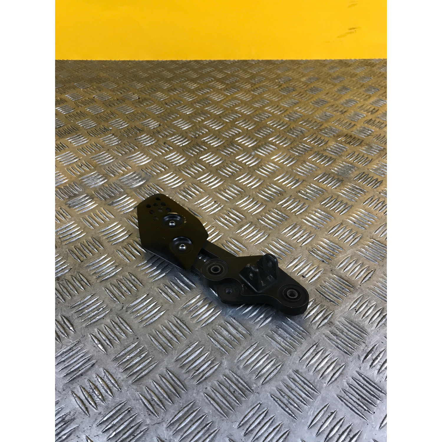 Platine repose pieds avant gauche pour YAMAHA TRACER 700 2017