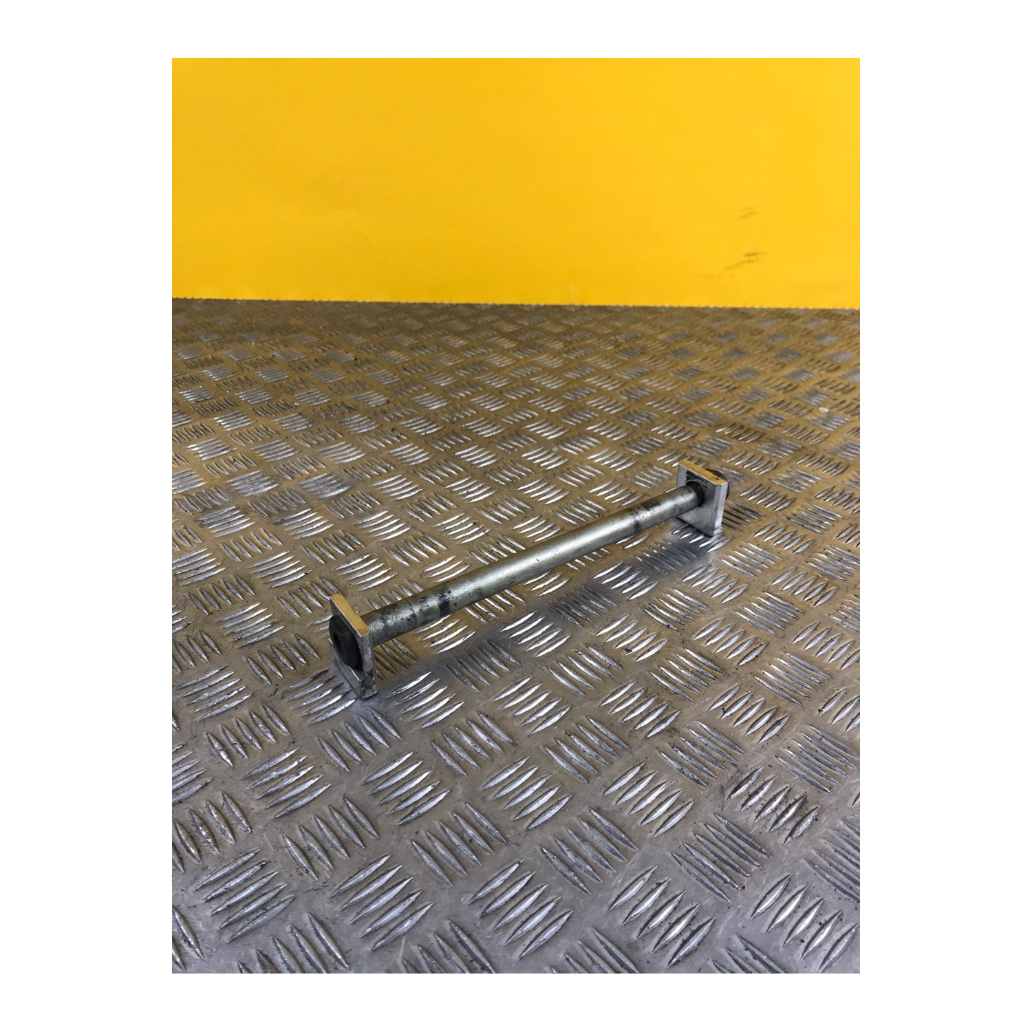 Axe de roue arrière pour YAMAHA TRACER 700 2017