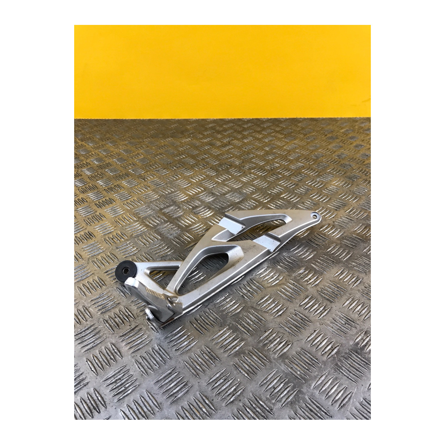 Platine repose pieds arrière droite pour BMW K 1200 S 2005