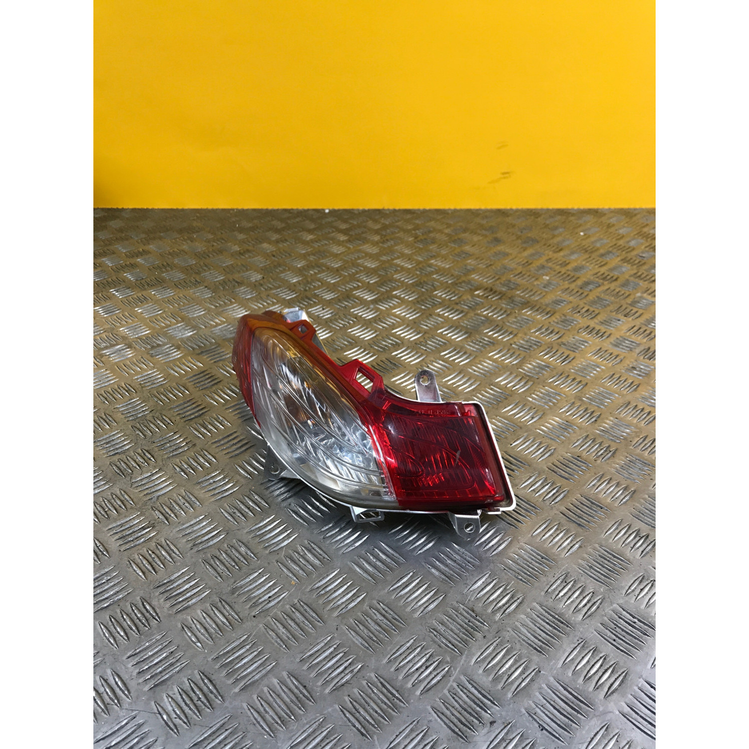 Feux arriere gauche pour HONDA S-wing 125 2011