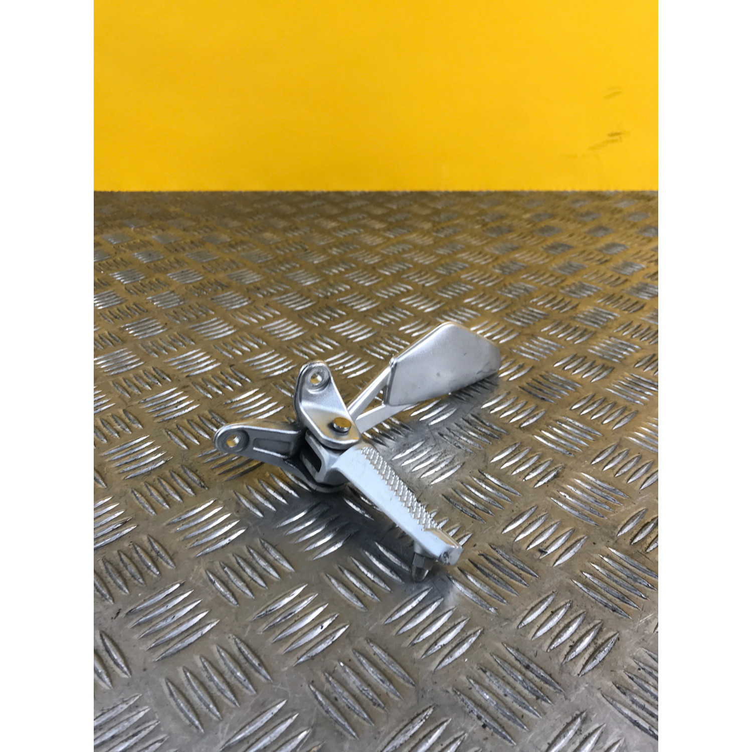 Platine repose pieds avant gauche pour BMW K 1200 S 2005