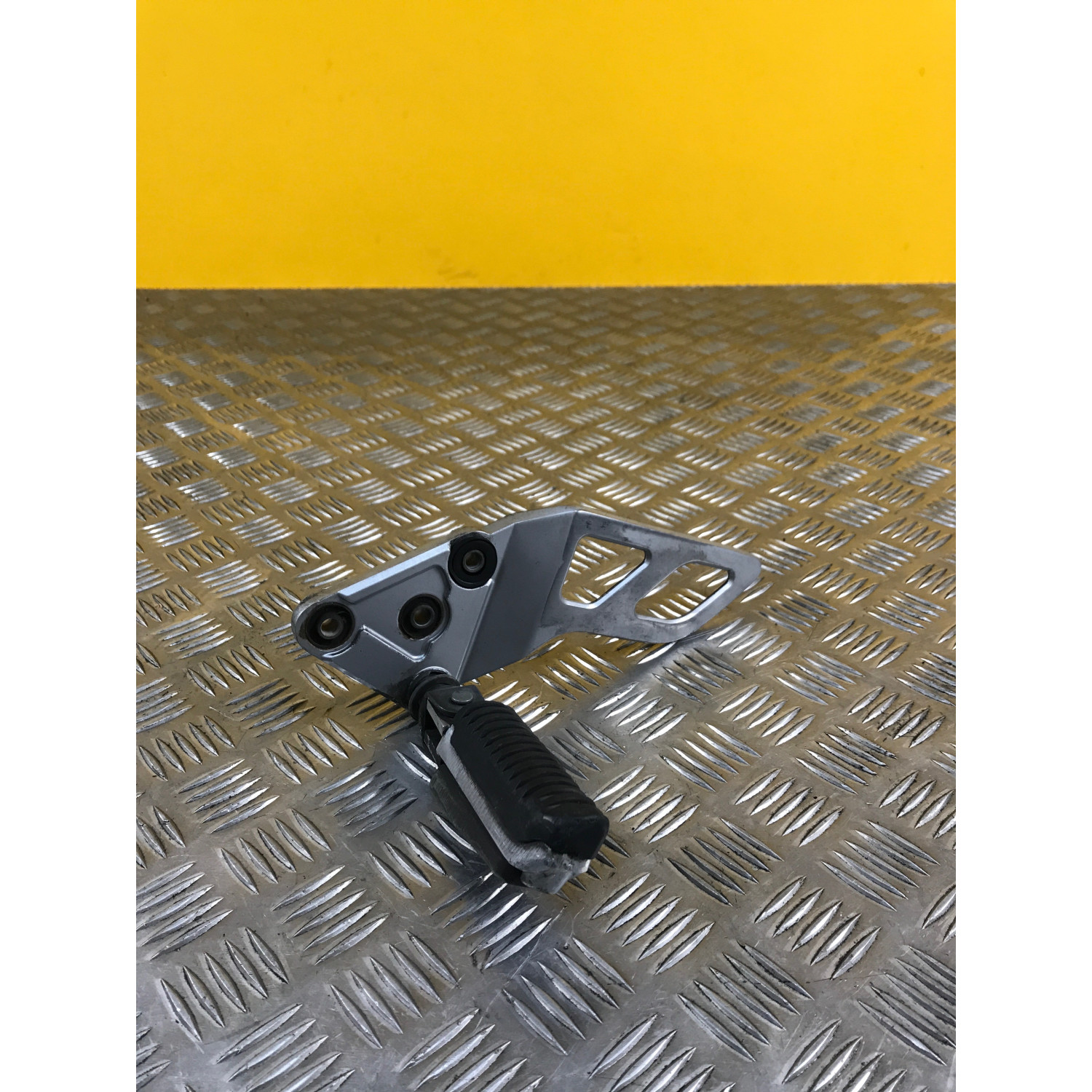 Platine repose pieds avant gauche pour SUZUKI BANDIT 650 2007