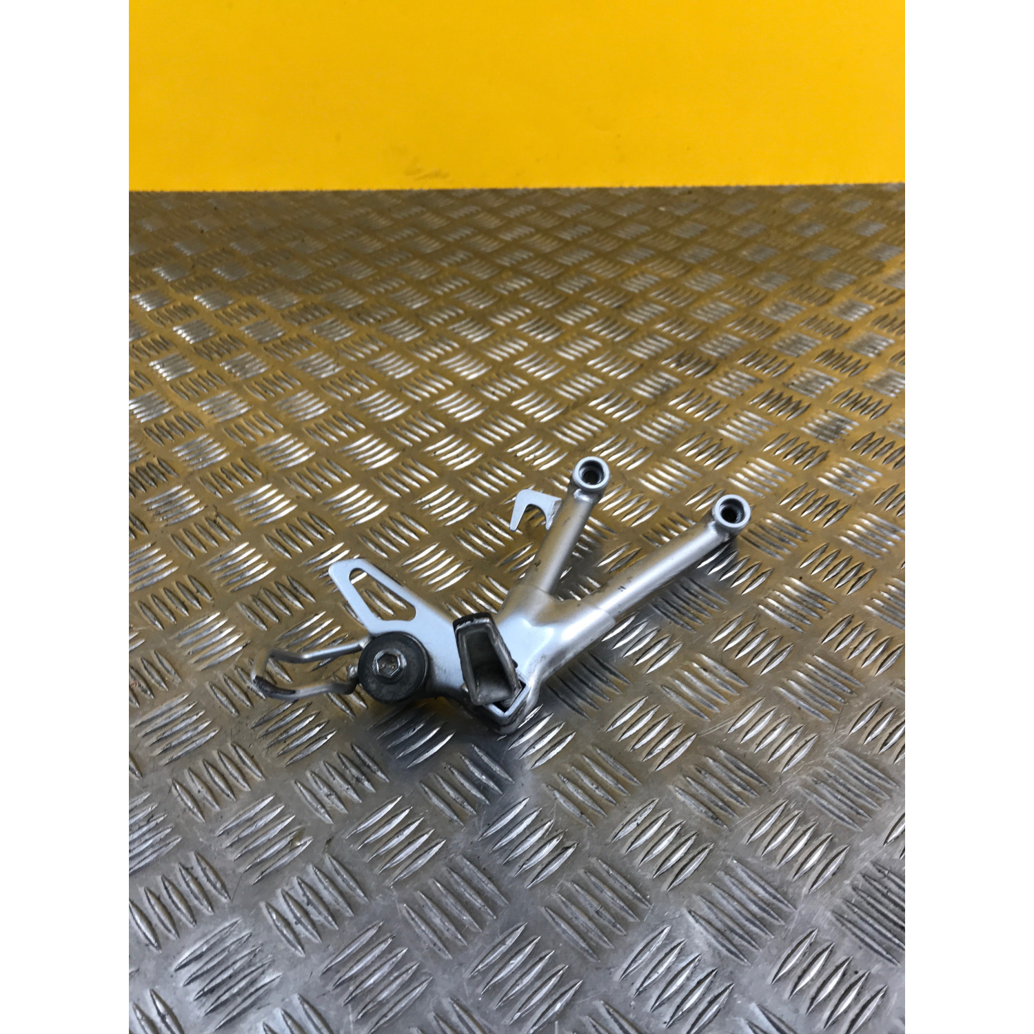 Platine repose pieds arrière droite pour SUZUKI BANDIT 650 2007