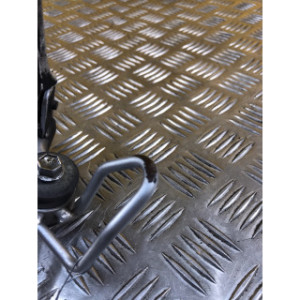 Platine repose pieds arrière droite pour SUZUKI BANDIT 2007