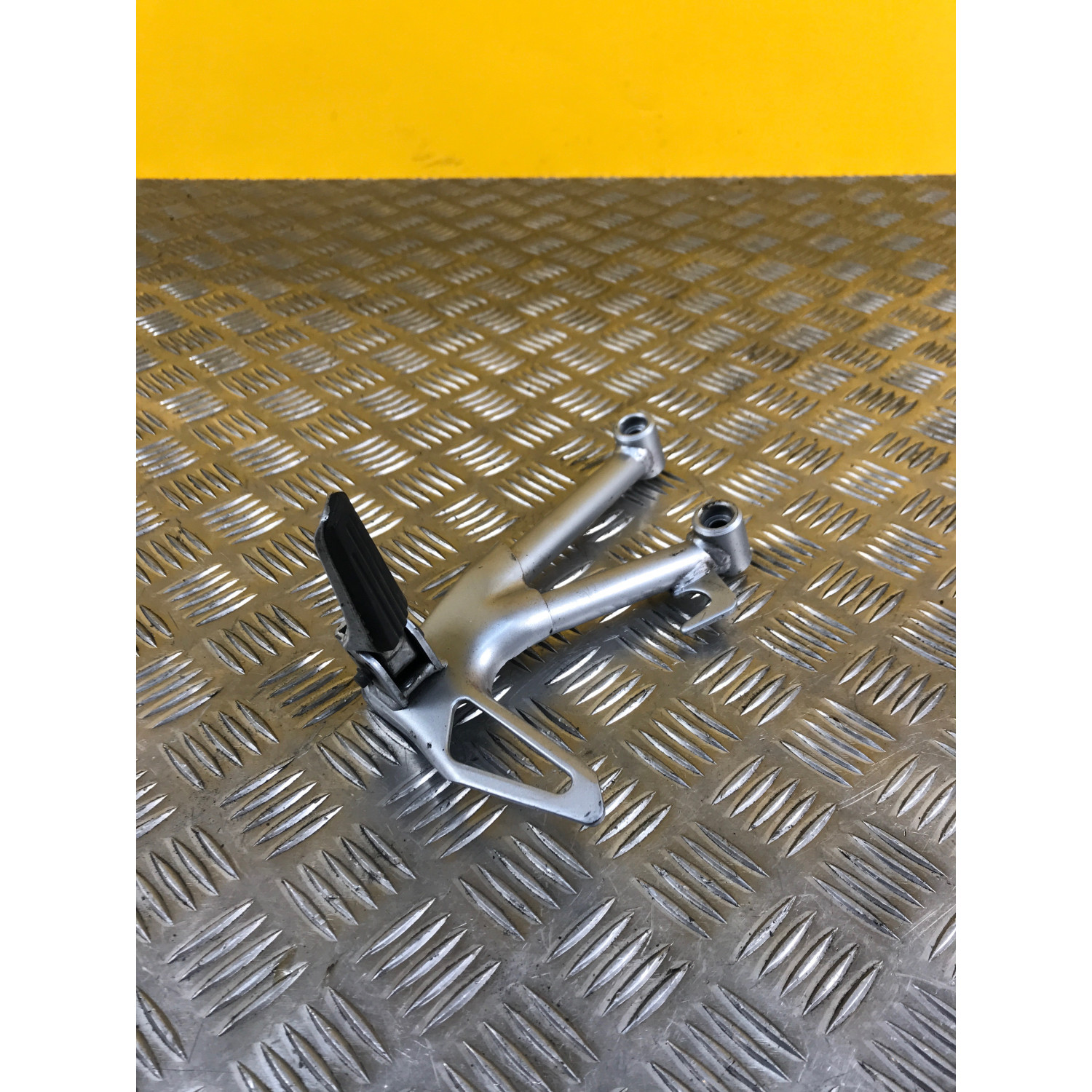 Platine repose pieds arrière gauche pour SUZUKI BANDIT 650 2007