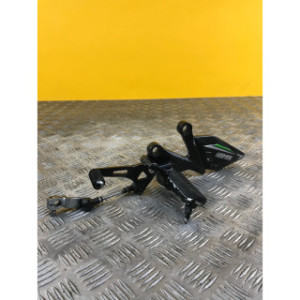 Platine repose pieds avant gauche pour KAWASAKI Z 125 2021