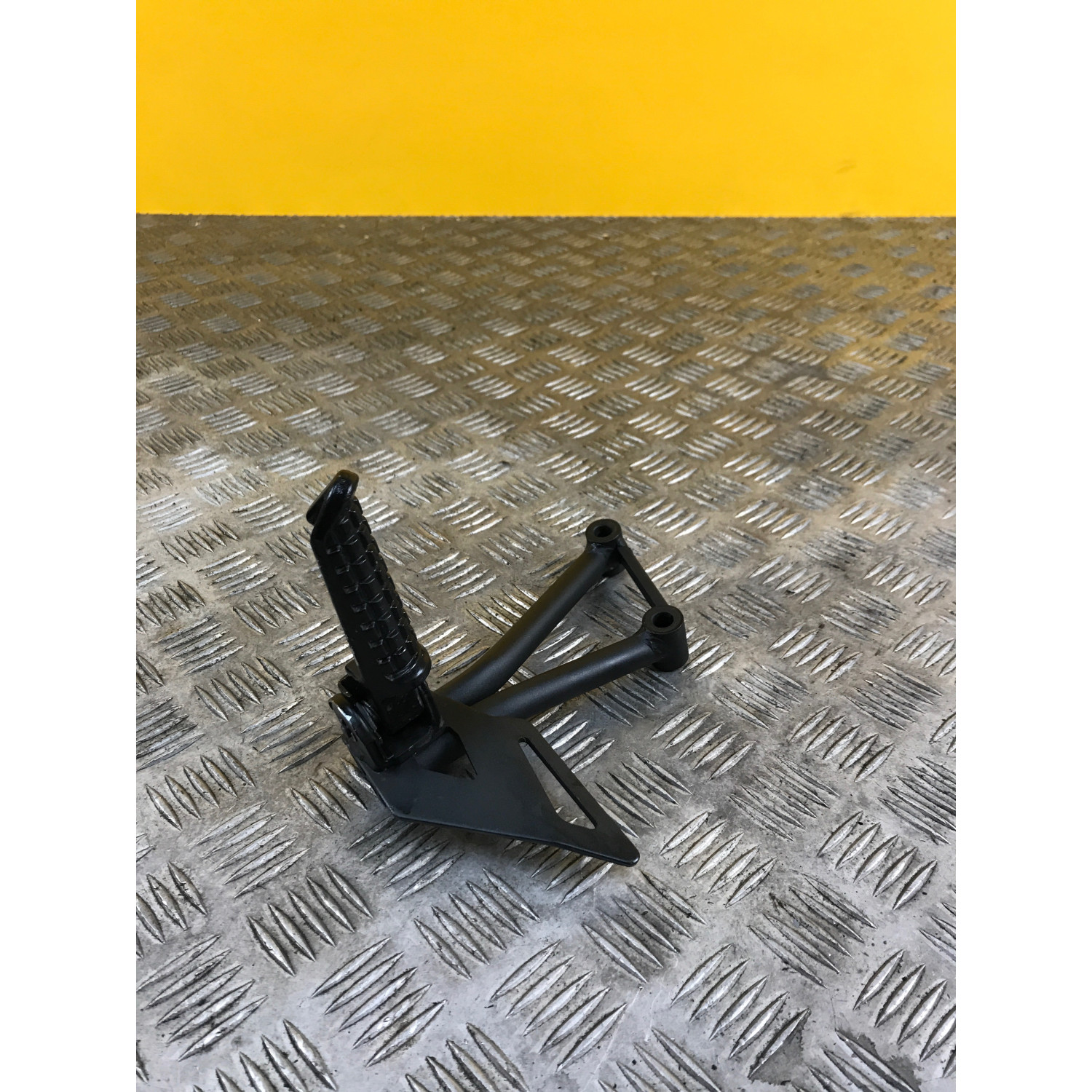 Platine repose pieds arrière gauche pour KAWASAKI Z 125 2021