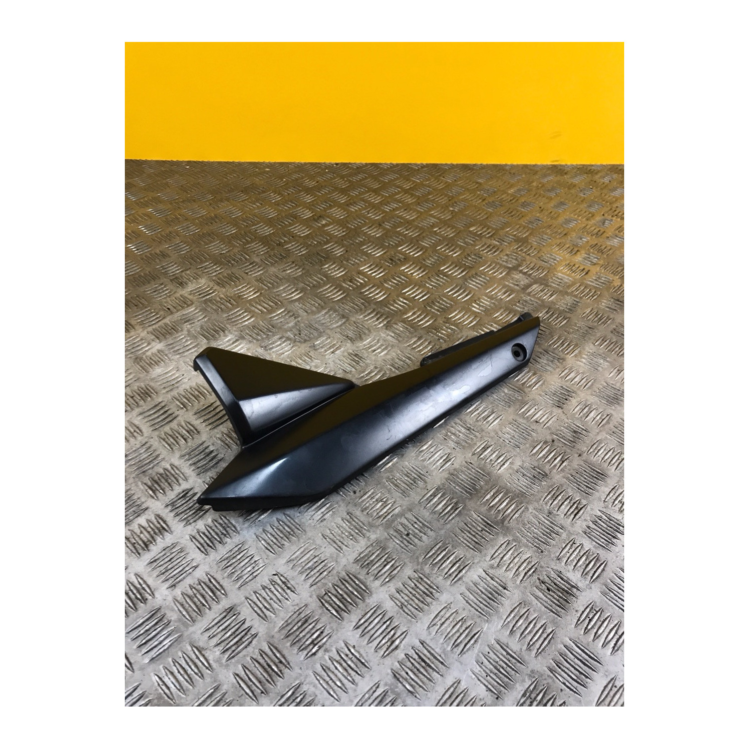 Carénage sous selle gauche pour SUZUKI BANDIT 650 2005