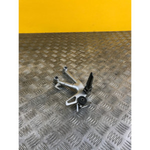 Platine repose pieds arrière droite pour SUZUKI BANDIT 650 2005