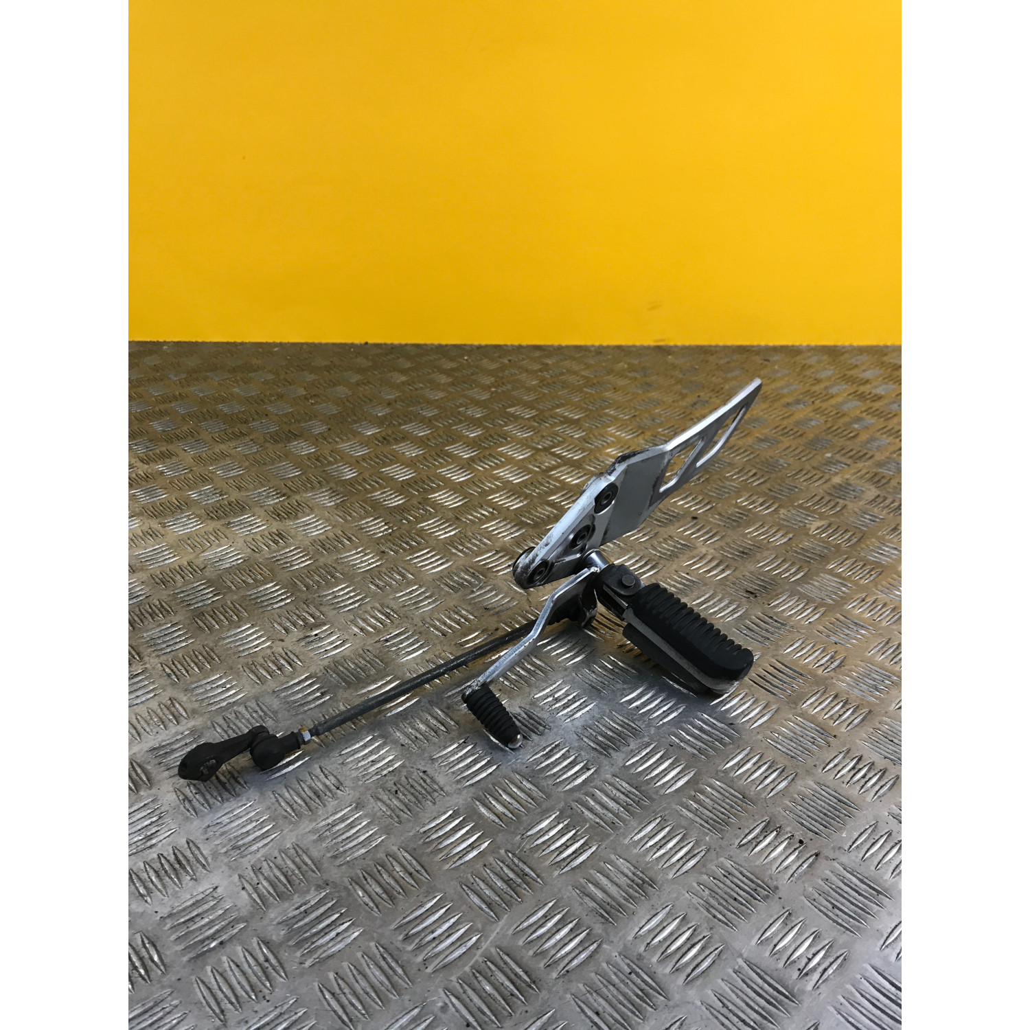 Platine repose pieds avant gauche pour SUZUKI BANDIT 650 2005