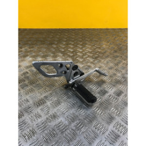 Platine repose pieds avant droite pour SUZUKI BANDIT 650 2005