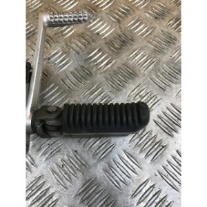 Platine repose pieds avant droite pour SUZUKI BANDIT 650 2005