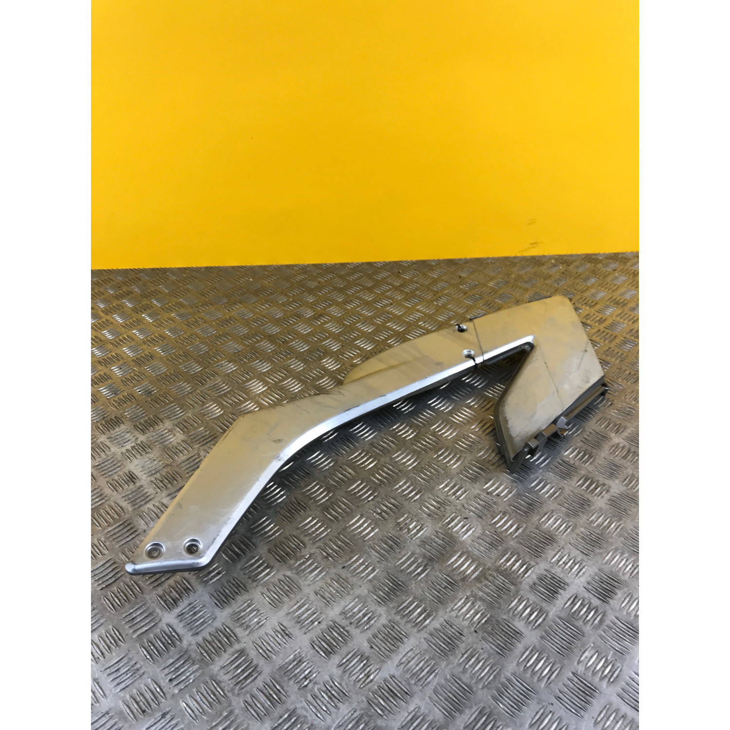 Cache latéral gauche pour GILERA GP 800 2010