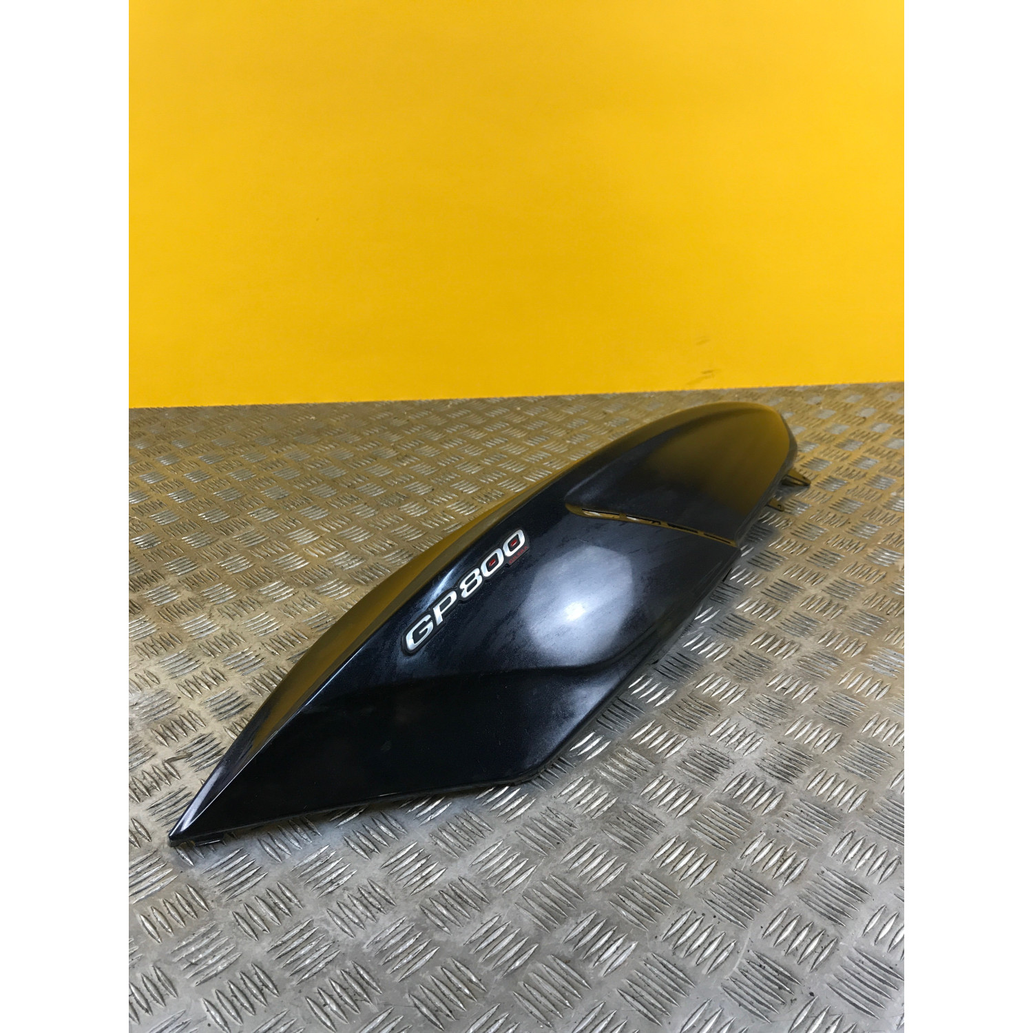 Demi coque arrière gauche pour GILERA GP 800 2010