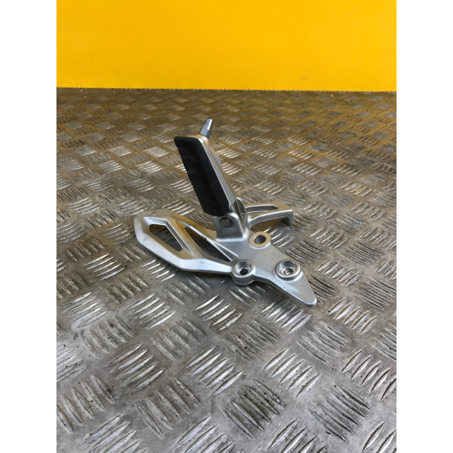 Platine repose pieds avant gauche pour BMW R 1250 RS 2023