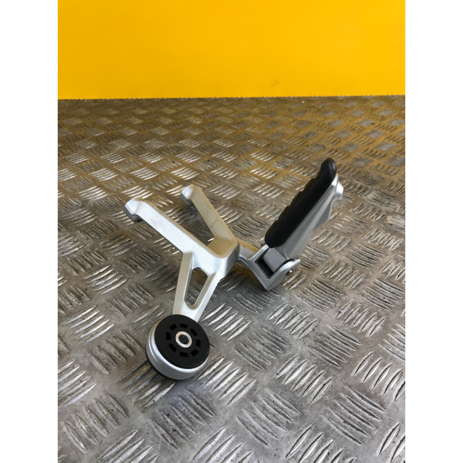 Platine repose pieds arrière droite pour BMW R 1250 RS 2023