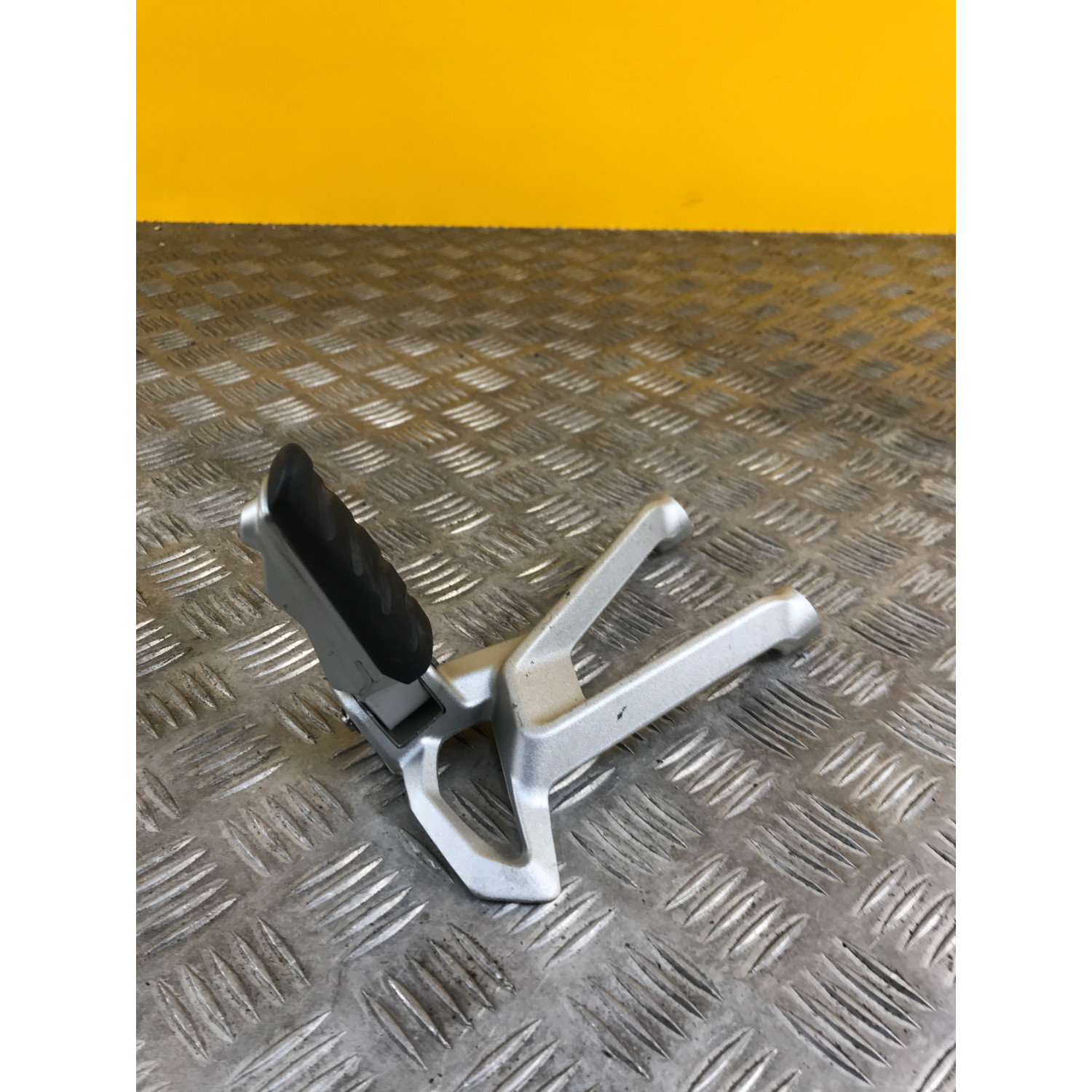 Platine repose pieds arrière gauche pour BMW R 1250 RS 2023