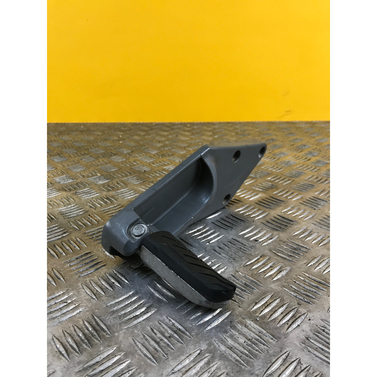 Repose pied gauche pour GILERA GP 800 2010