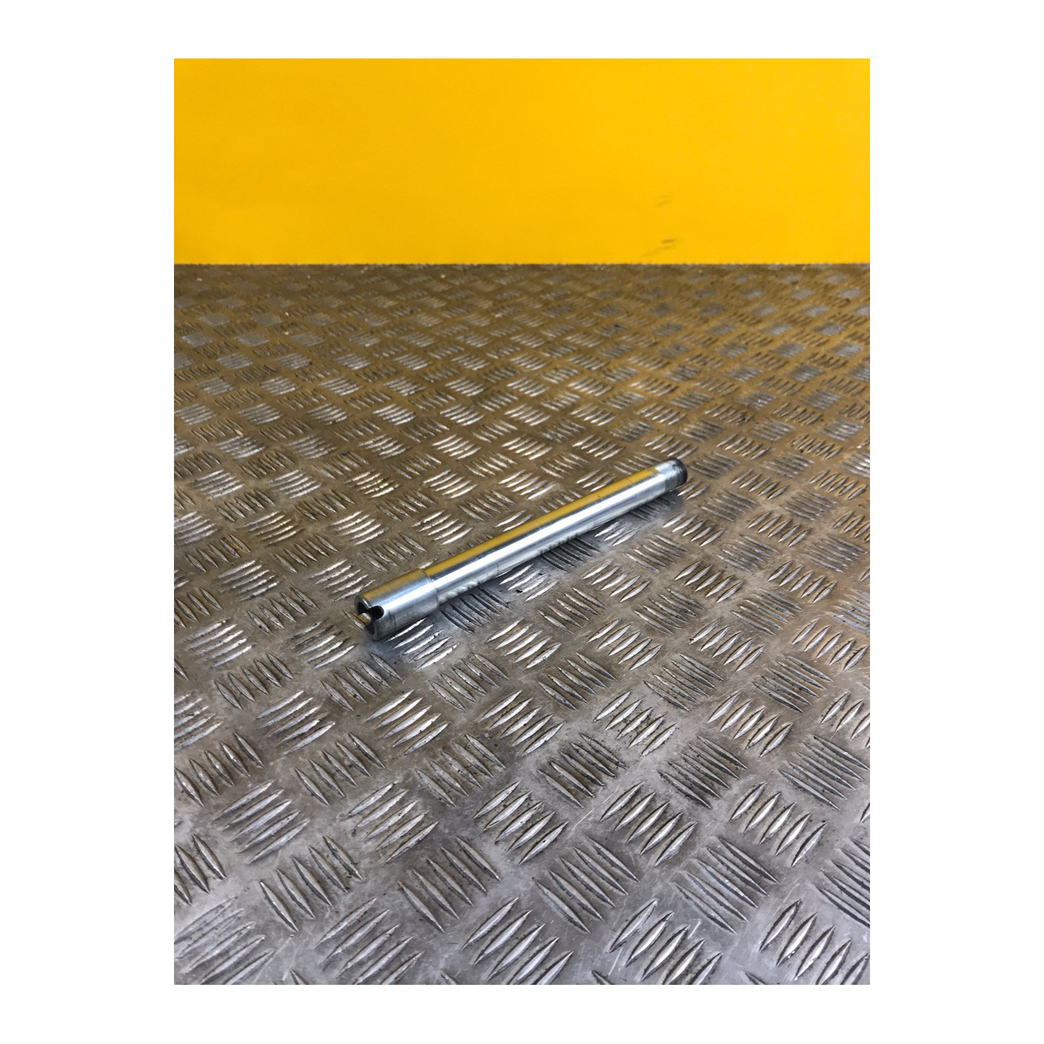 Axe de roue avant pour GILERA GP 800 2010