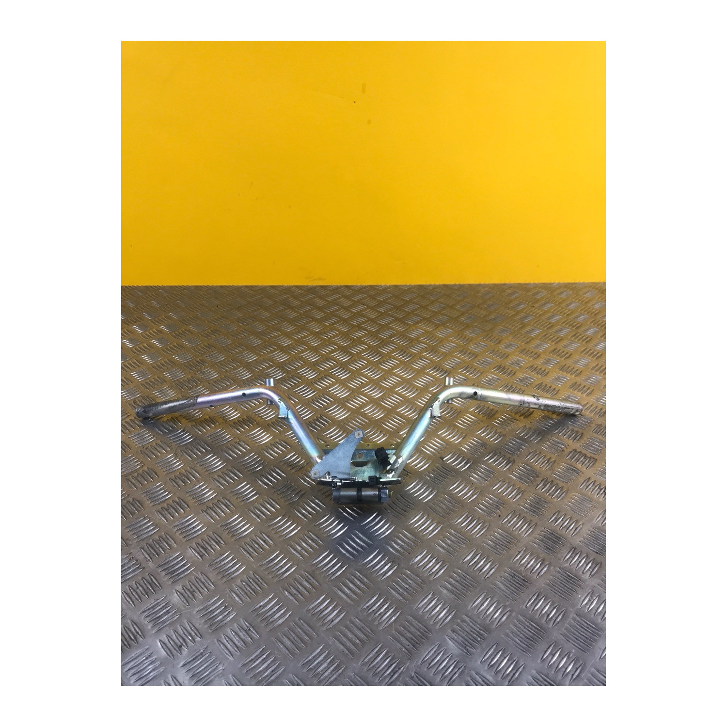 Guidon une pièce pour PIAGGIO MP3 530 2024