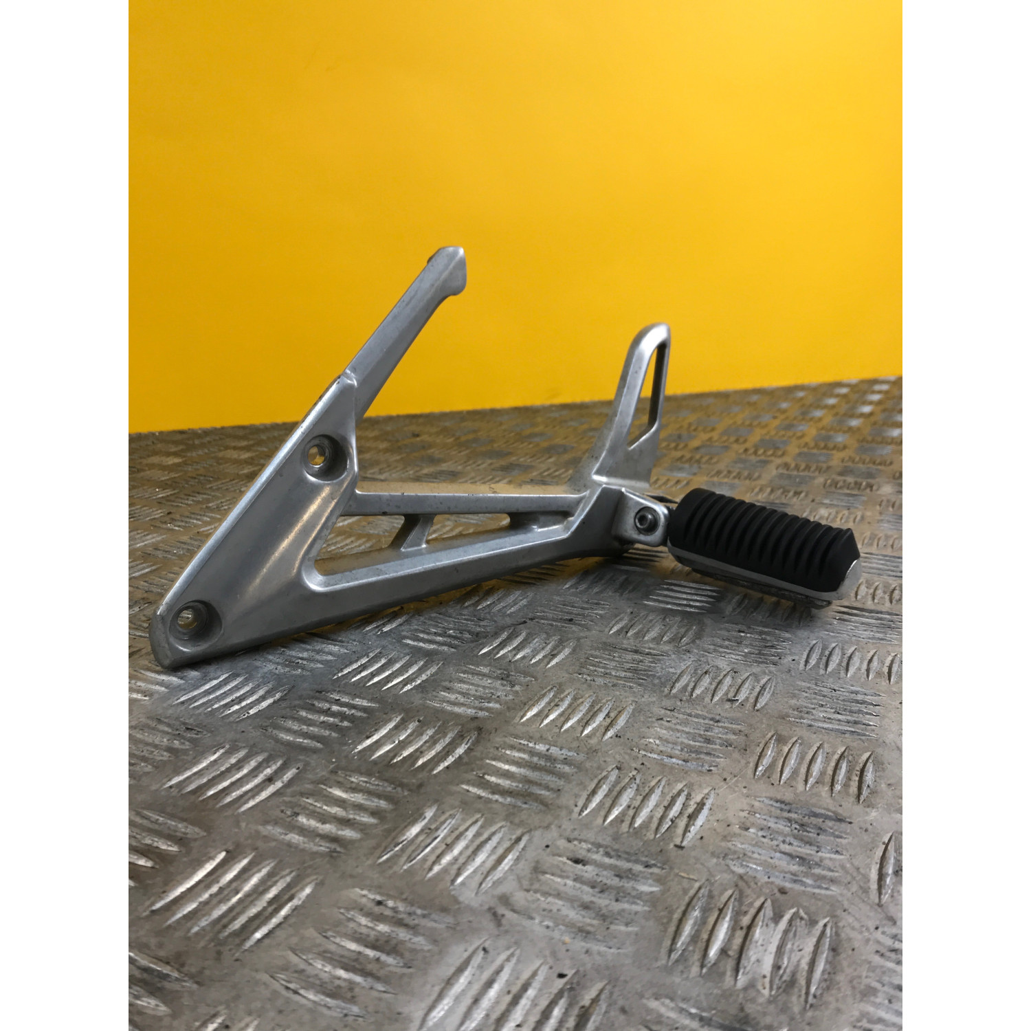 Repose pied arrière gauche pour YAMAHA FAZER 1000 2001