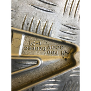 Platine repose pieds avant droite pour SUZUKI GSR 750 2014