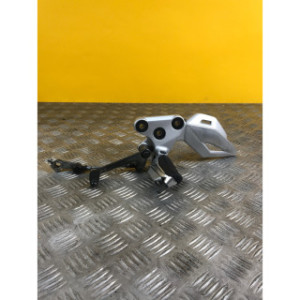 Platine repose pieds avant gauche pour SUZUKI GSR 750 2014