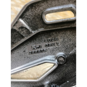 Platine repose pieds avant gauche pour SUZUKI GSR 750 2014