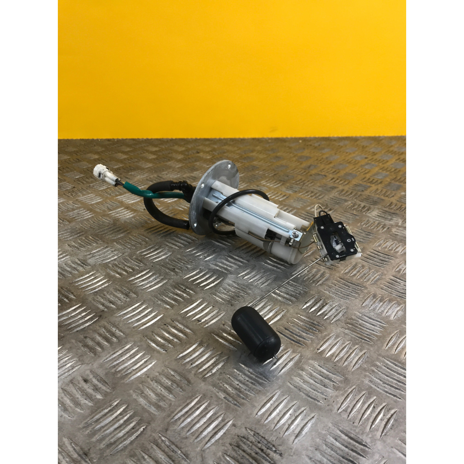 Pompe à essence pour SUZUKI GSR 750 2014
