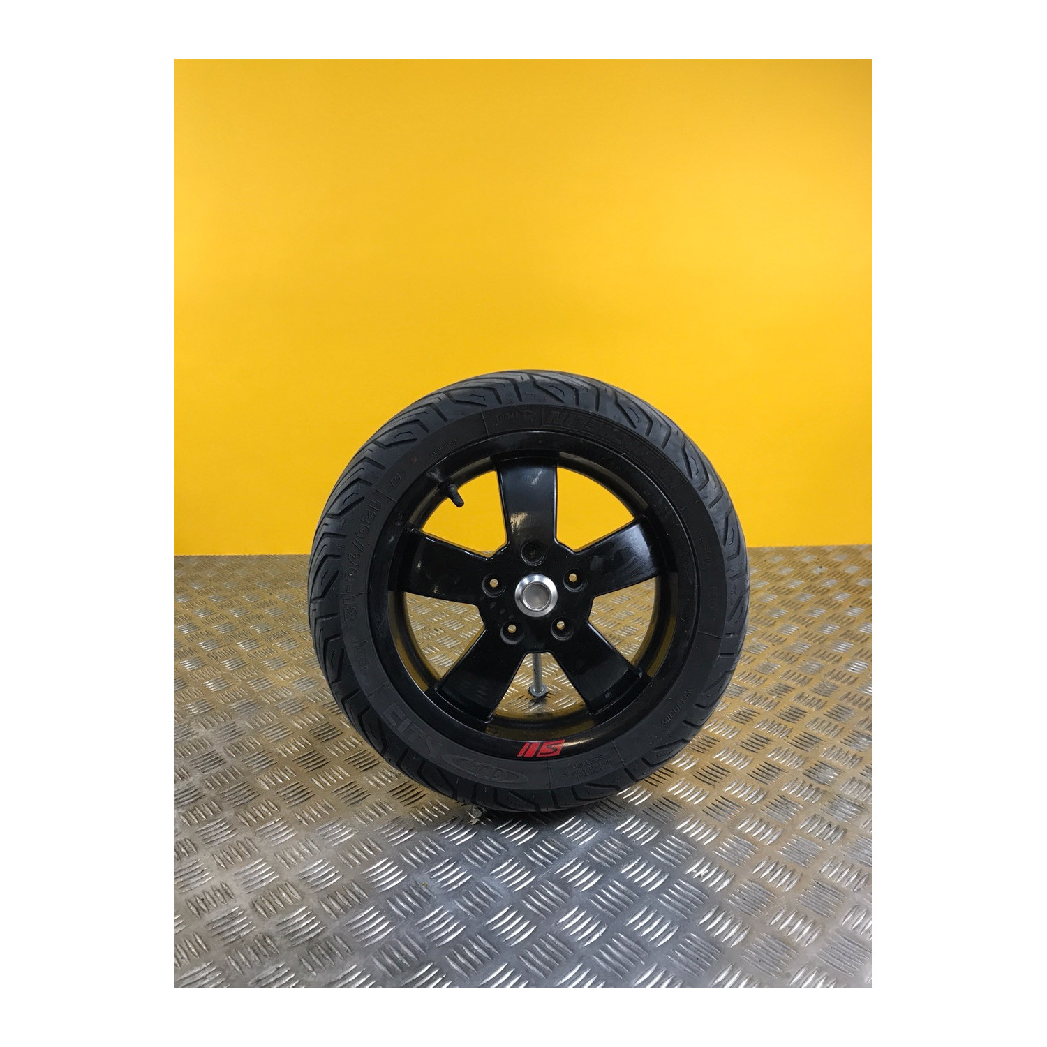 Roue avant complete pour PIAGGIO VESPA 300 GTS Sei Giorni 2017