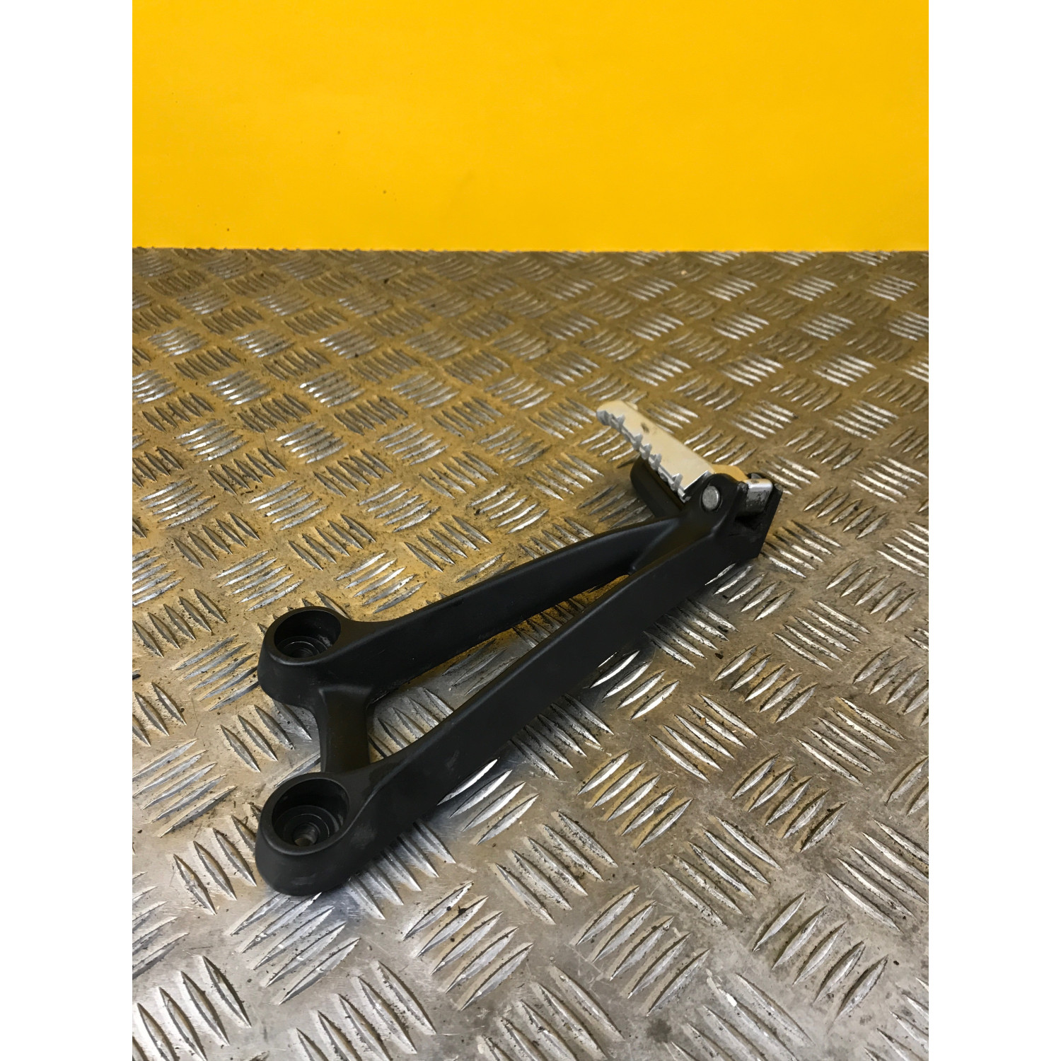 Platine repose pieds arrière gauche pour YAMAHA MT 07 2020