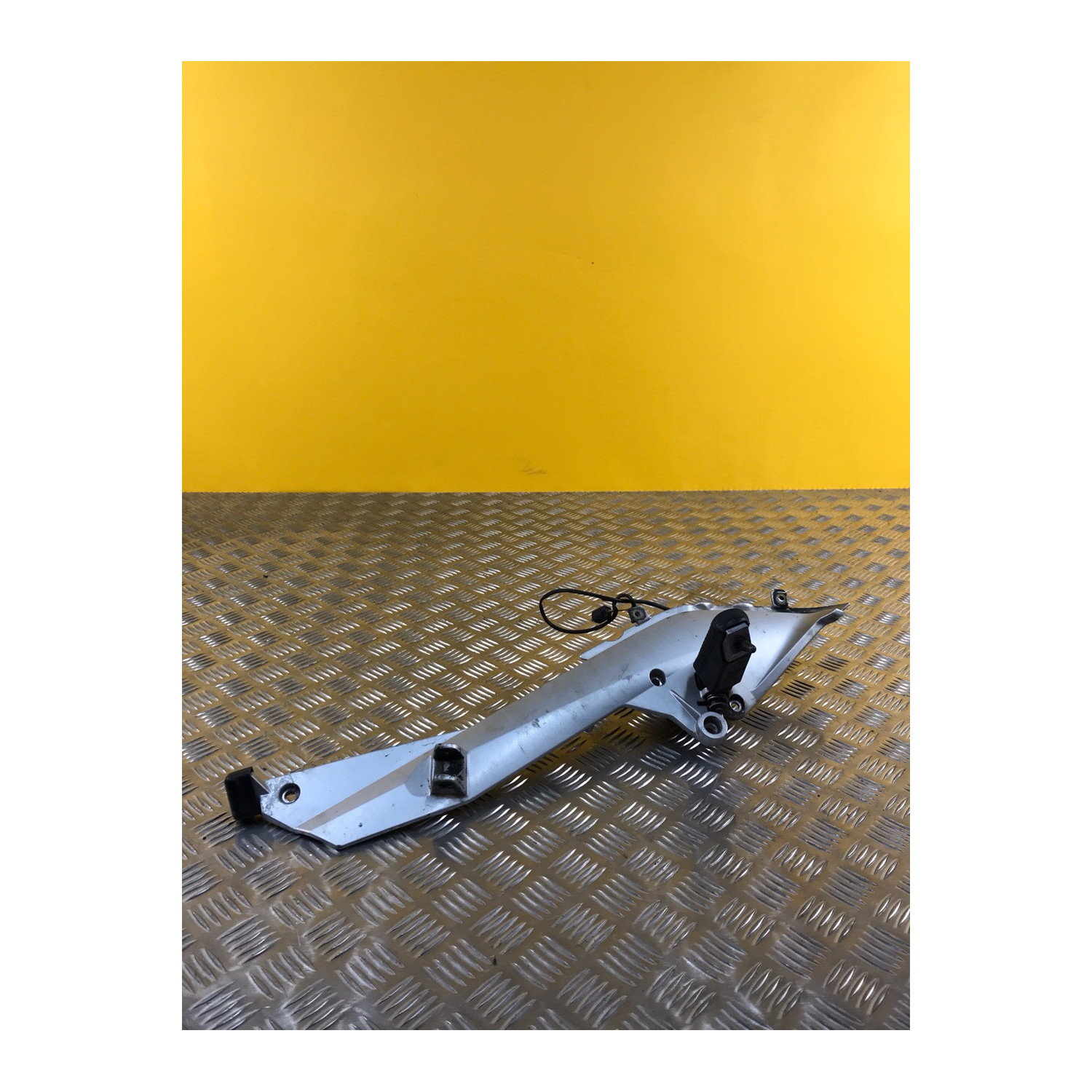 Platine repose pieds avant droite pour BMW R 1200 RT 2006