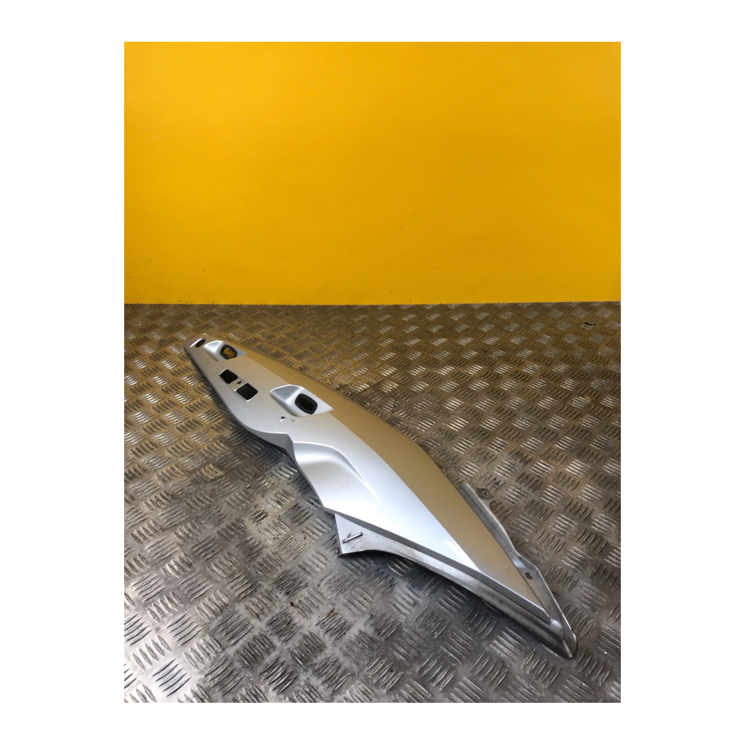 Cache latéral arrière sous selle gauche pour BMW R 1200 RT 2007