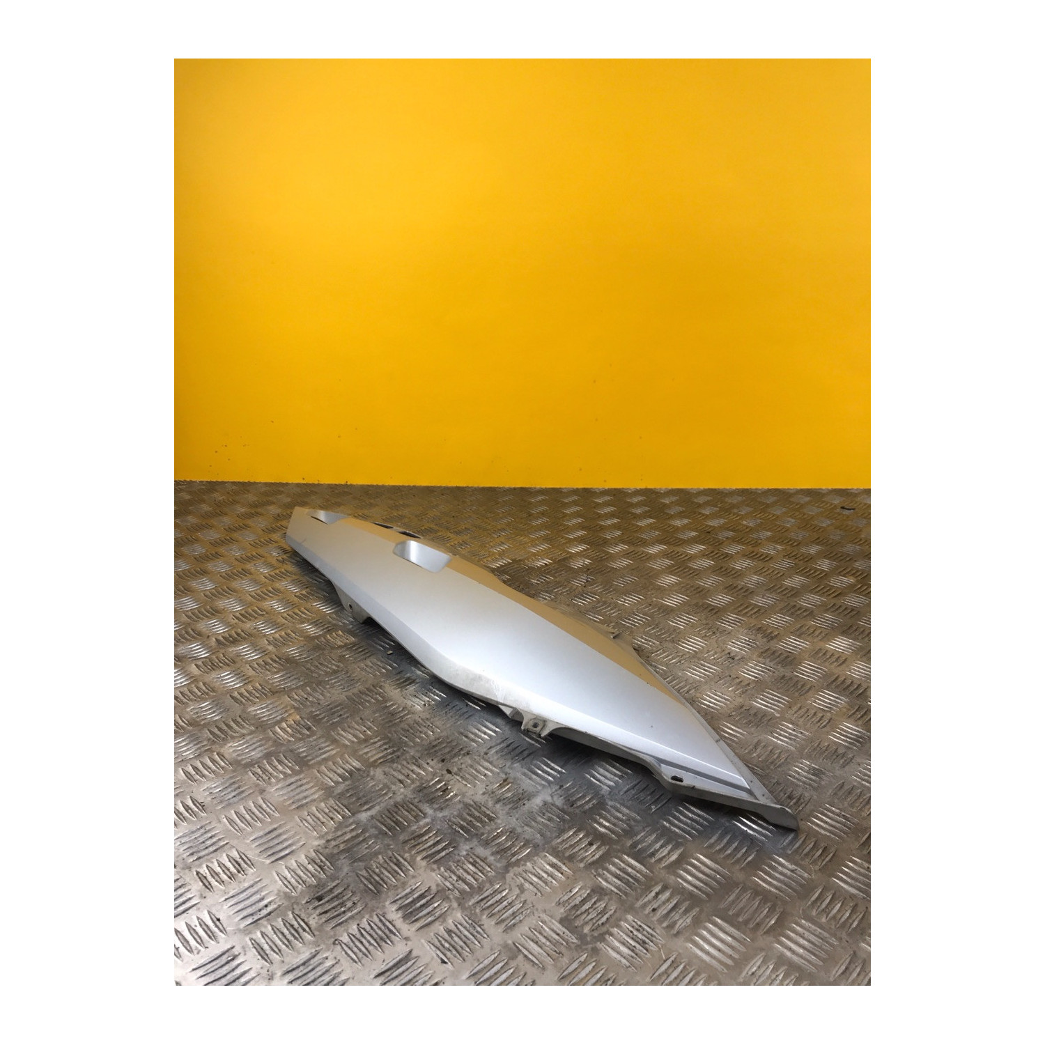 Cache latéral arrière sous selle droit pour BMW R 1200 RT 2007