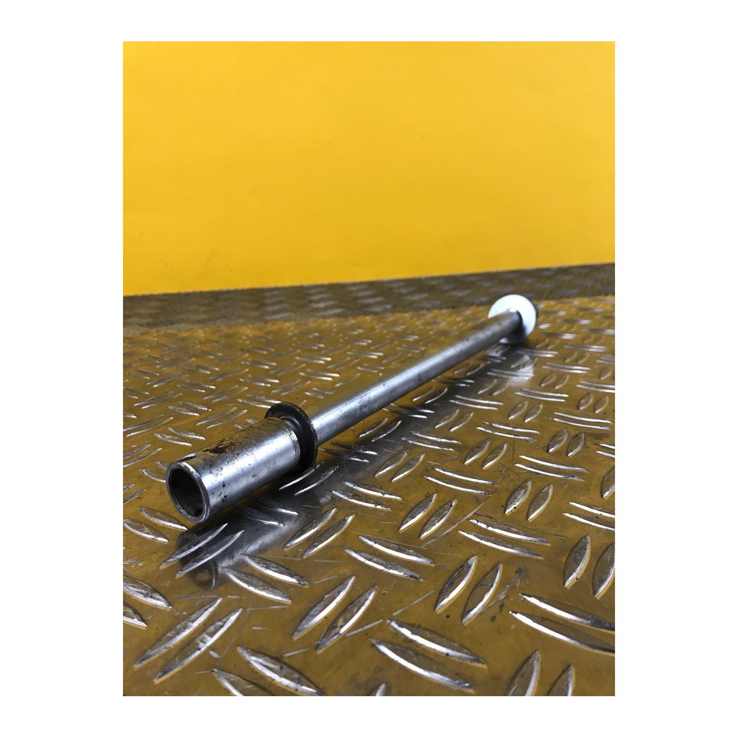 Axe de roue avant pour YAMAHA VMAX 1200 1999