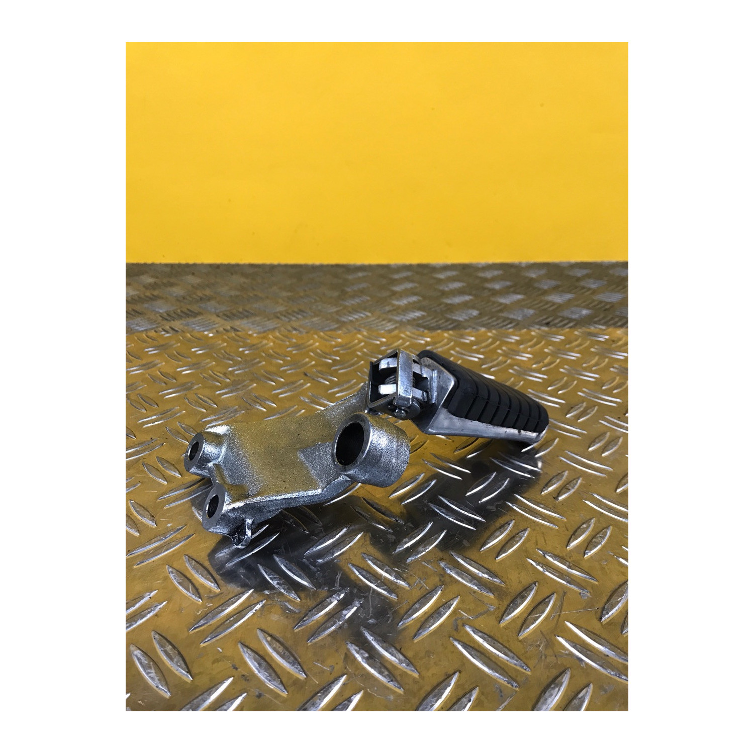 Platine repose pieds avant droite pour YAMAHA VMAX 1200 1999