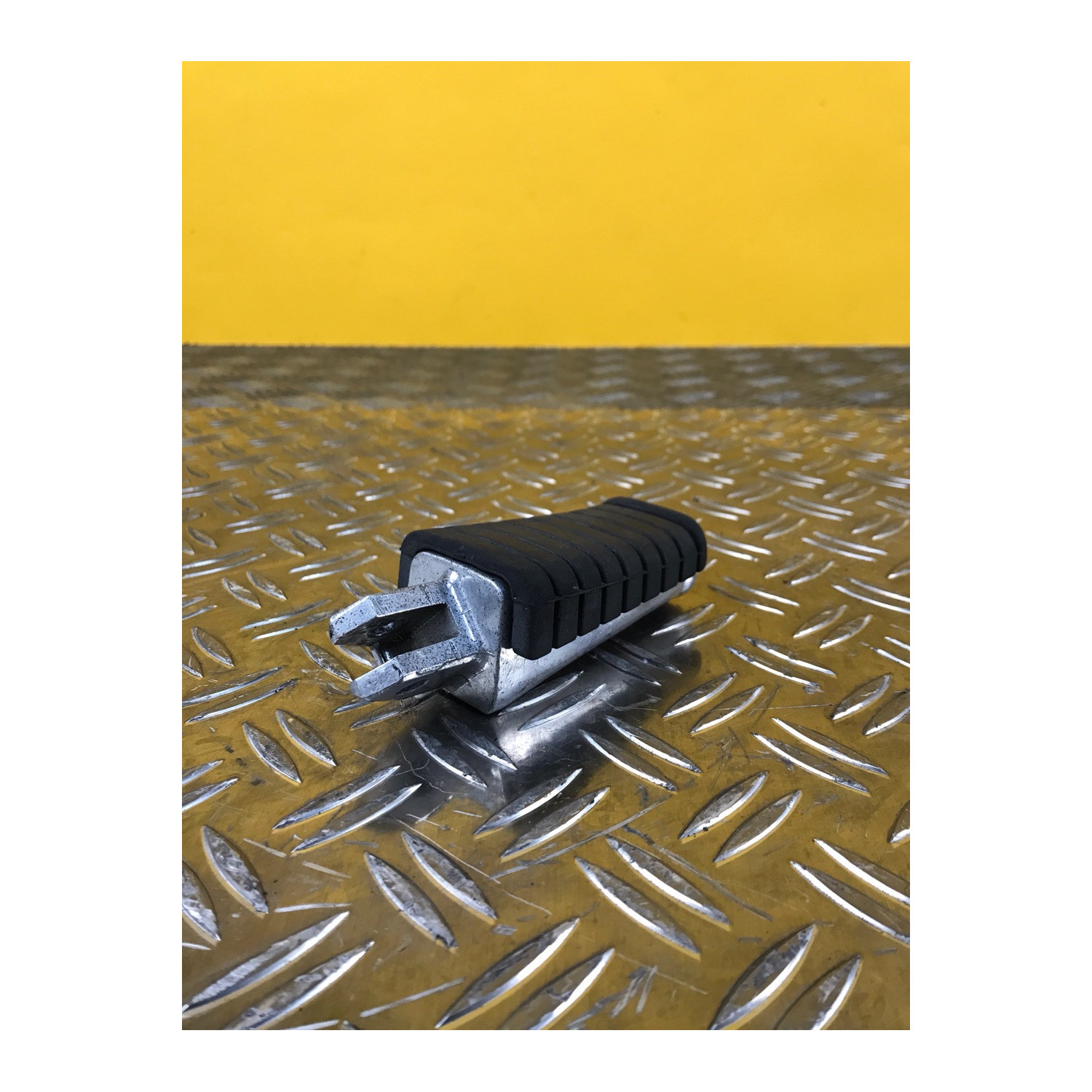 Repose pied avant droit pour YAMAHA VMAX 1200 1999
