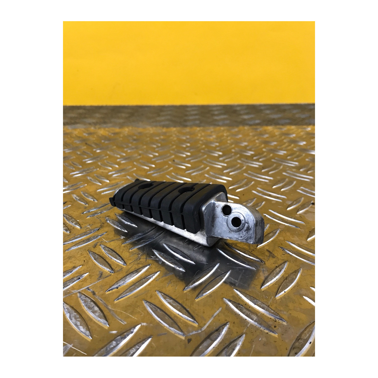 Repose pied arrière droit pour YAMAHA VMAX 1200 1999