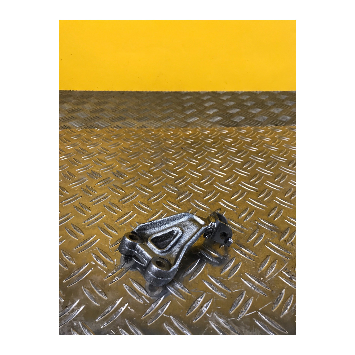 Platine repose pieds avant gauche pour YAMAHA VMAX 1200 1999