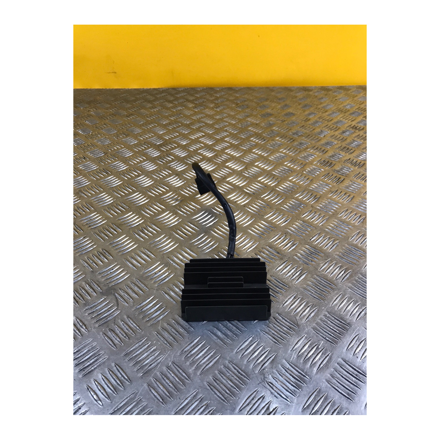 Régulateur de tension pour TRIUMPH BONNEVILLE T100 2012